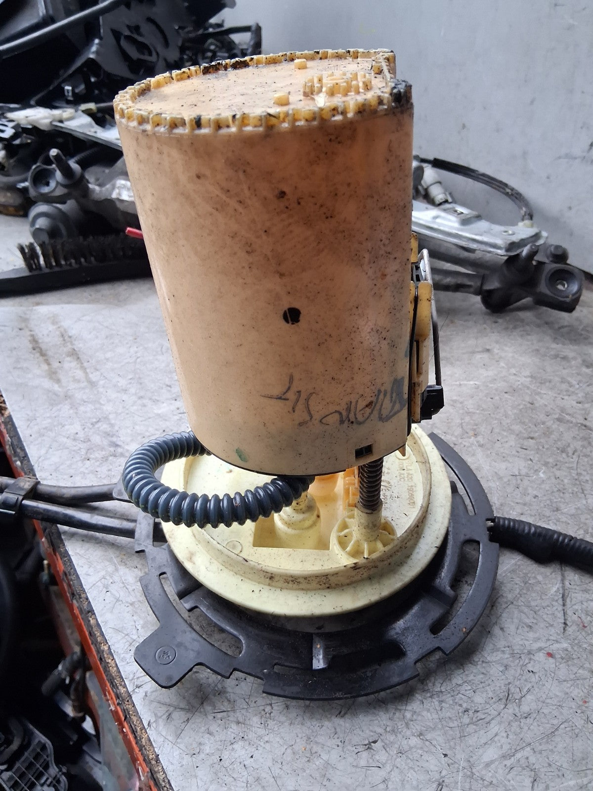 2006 VOLKSWAGEN PASSAT B6 1.9 DIESEL TANK FUEL PUMP SENDER UNIT