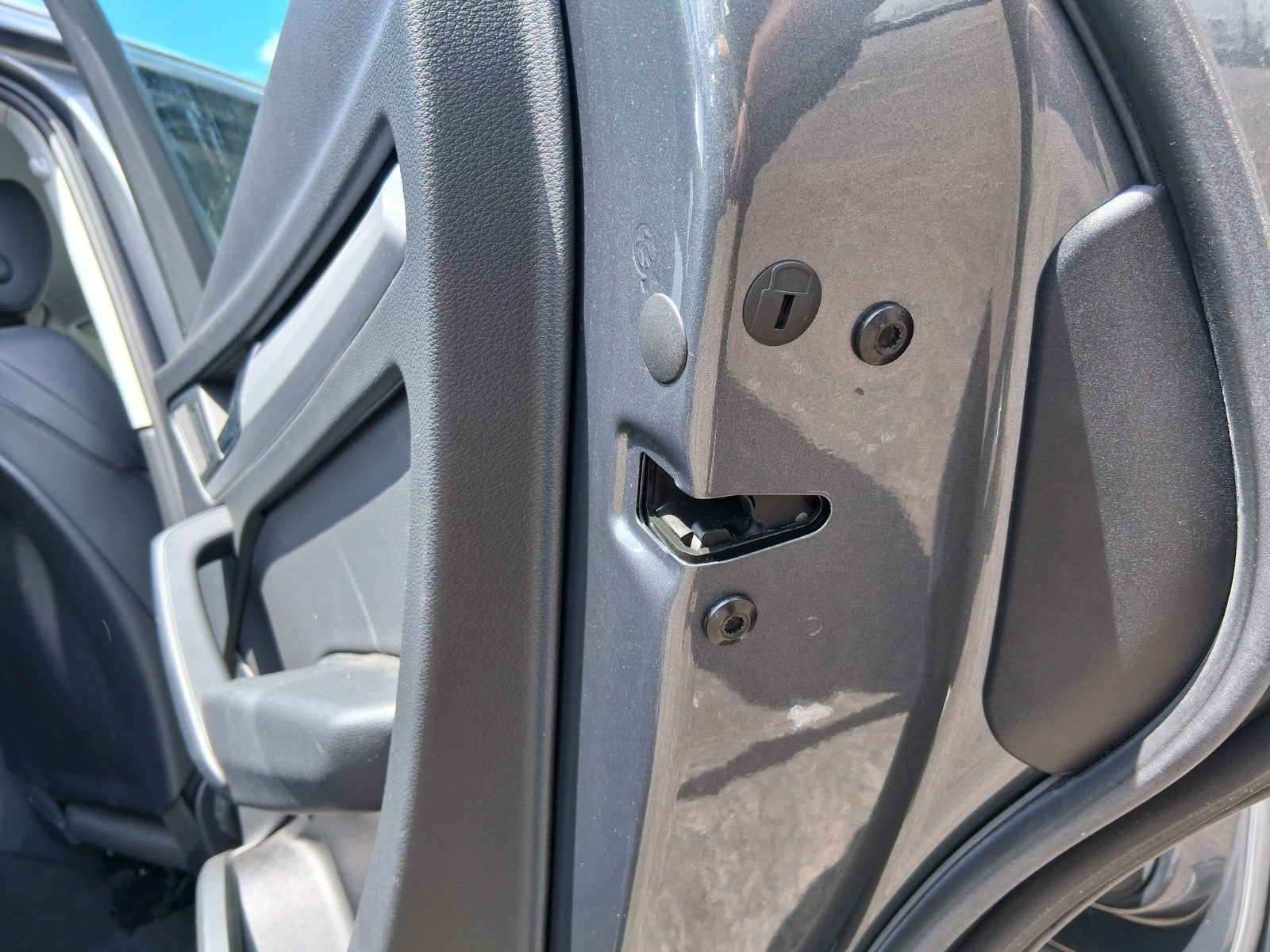 2019 AUDI Q5 ESTATE FY OSR DRIVER SIDE REAR DOOR LOCK MECHANISM
