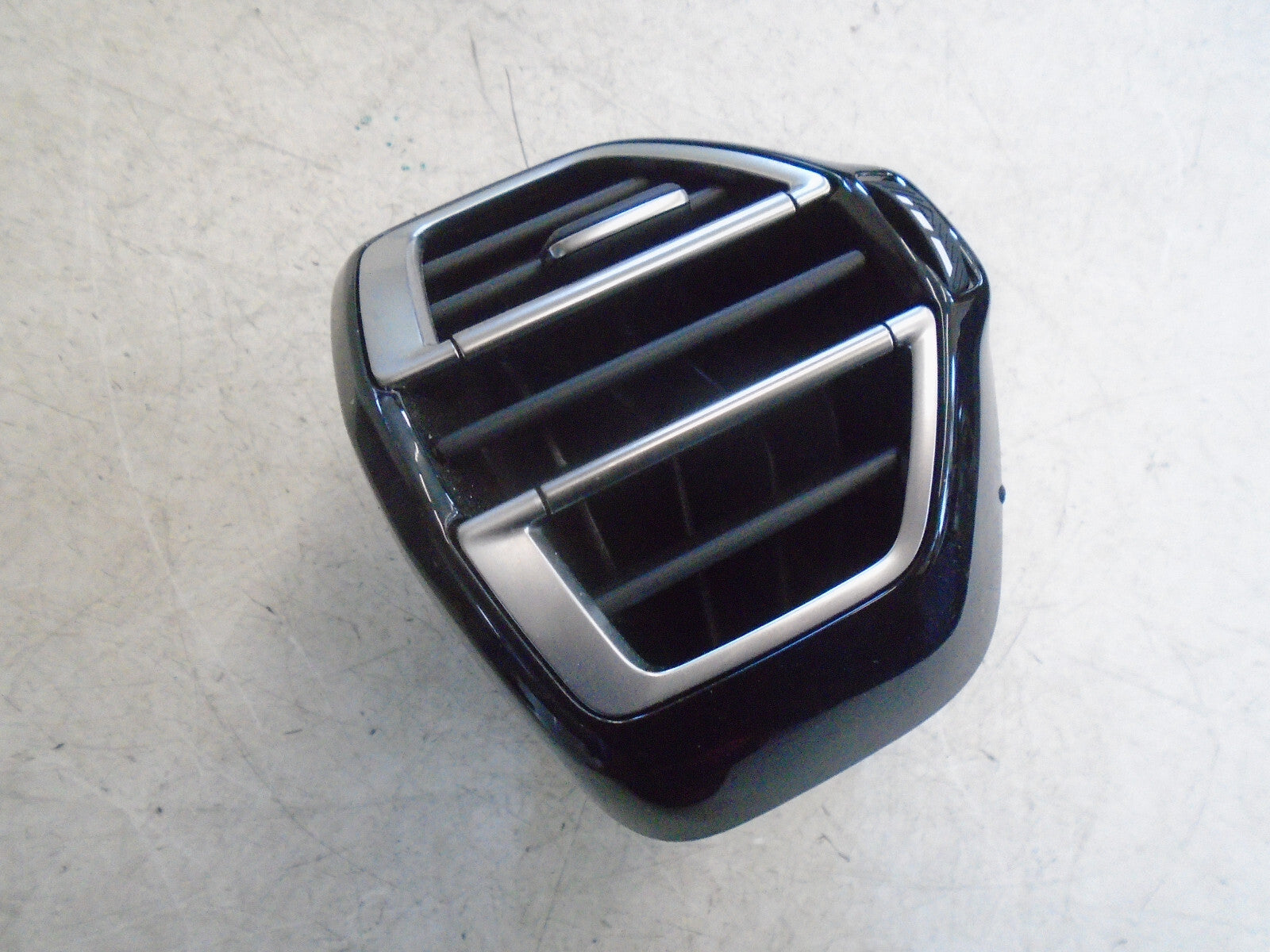 CITROEN C4 2020 NSF PASSENGER SIDE FRONT AIR VENT 9831805480