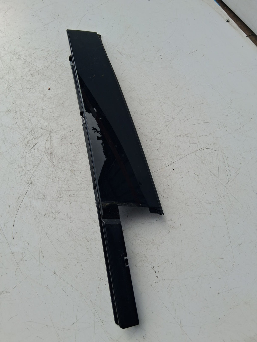 2025 AUDI A1 S LINE OSF OFF RIGHT DRIVER SIDE OUTER PILLAR TRIM 82G839902