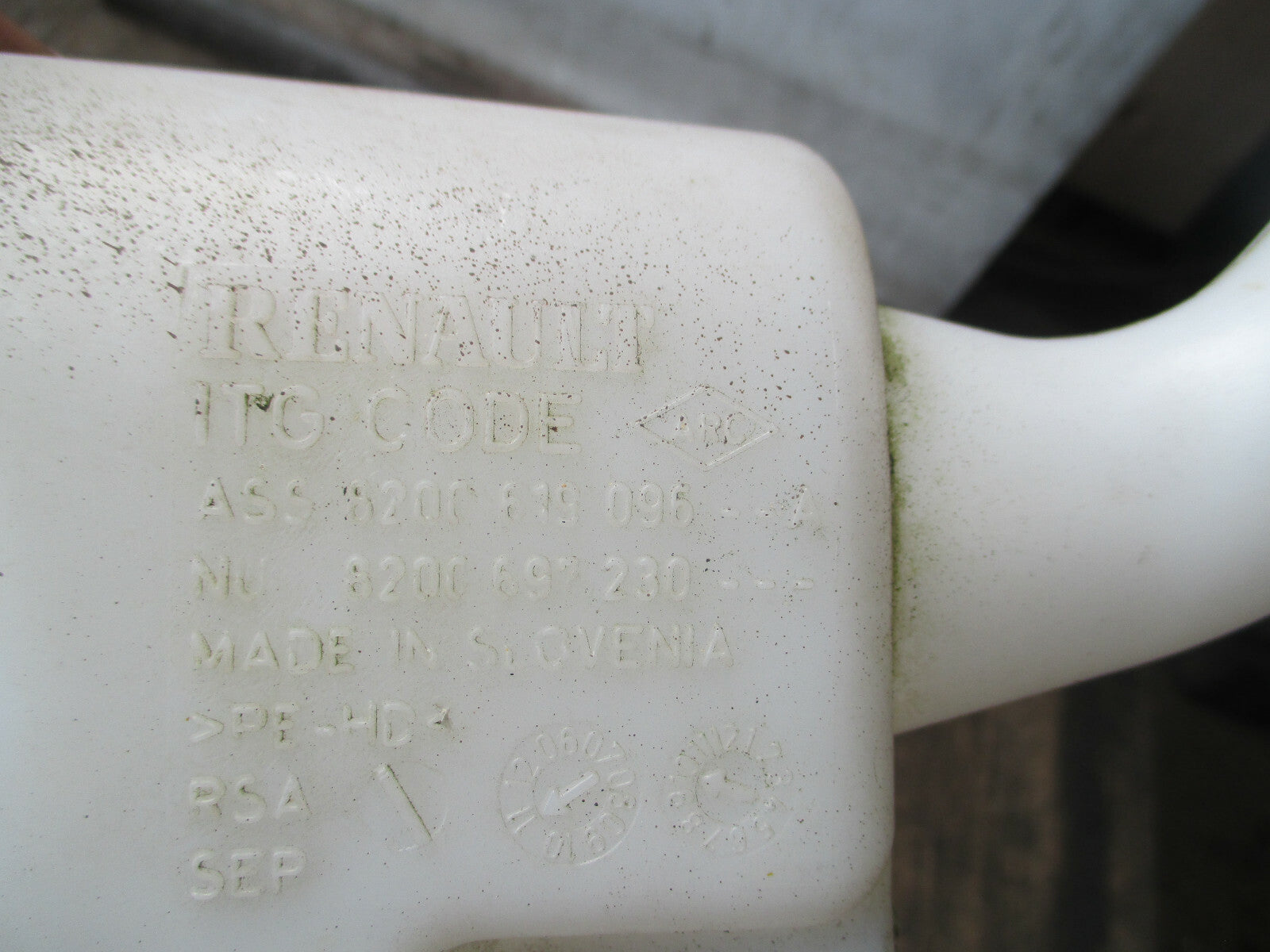 RENAULT TWINGO 2011 WASHER WATER BOTTLE WITH PUMP