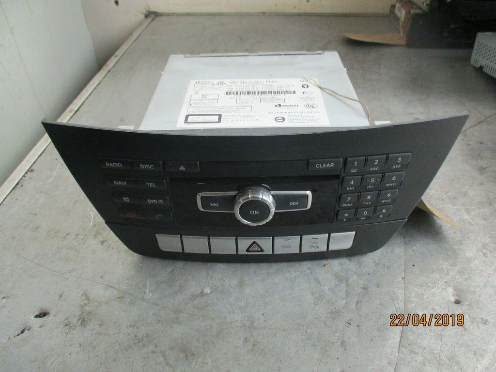 MERCEDES C CLASS W204 RADIO CD PLAYER STEREO SAT NAV HEAD UNIT A2049001813