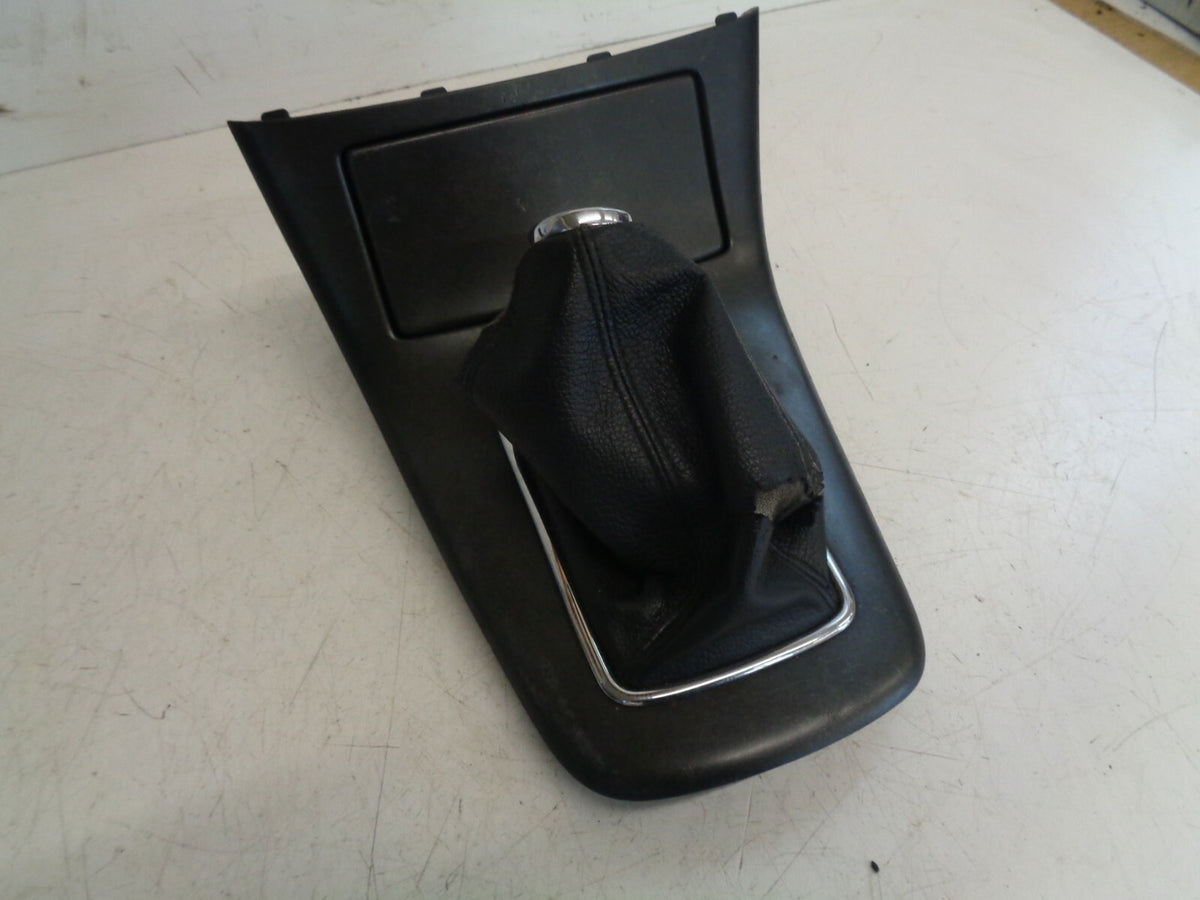 TOYOTA AVENSIS 2004 GAITER GEAR STICK SURROUND & ASH TRAY CUP