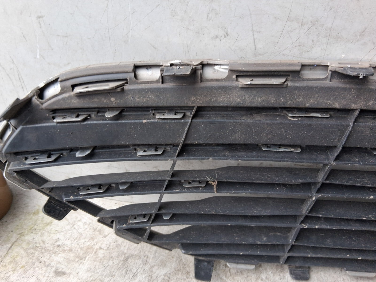 FORD MONDEO MK5 2016 FRONT BUMPER UPPER CENTRE GRILLE TRIM C1BB17B968A