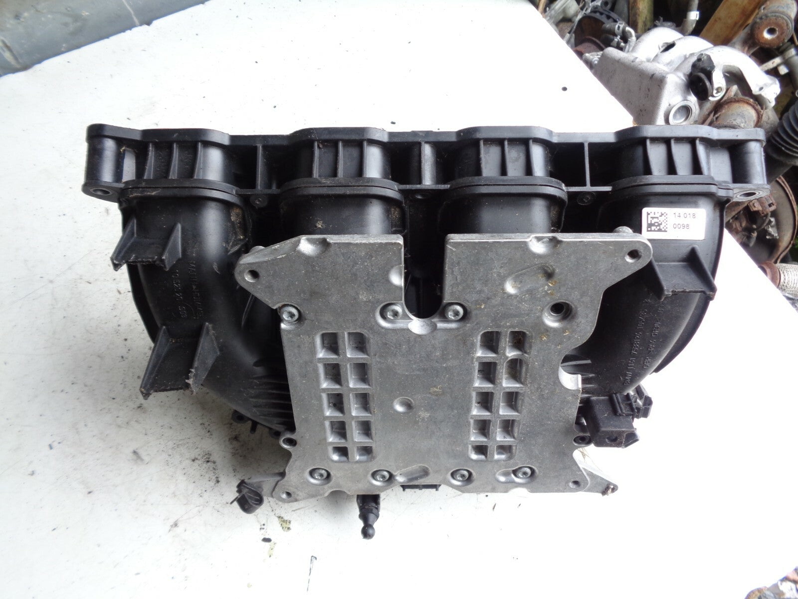 BMW Z4 E89 2014 SDRIVE 2.0 TURBO PLASTIC INTAKE MANIFOLD 1161 7588126 105435 12