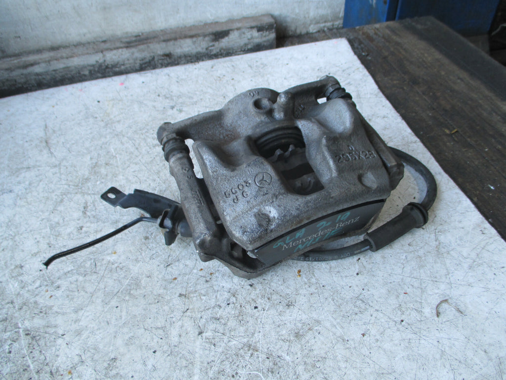 MERCEDES GLA X156 MK1 180 1.6 PETROL NSF PASSENGER SIDE FRONT BRAKE CALIPER