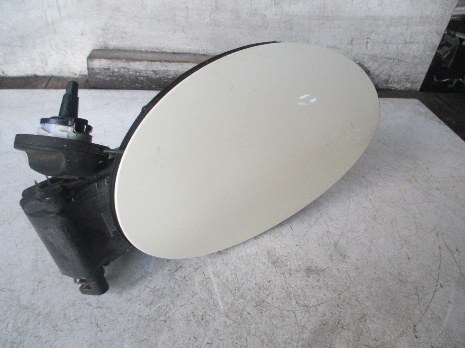 BMW MINI CLUBMAN F54 2016 FUEL FILLER FLAP WHITE 7358156