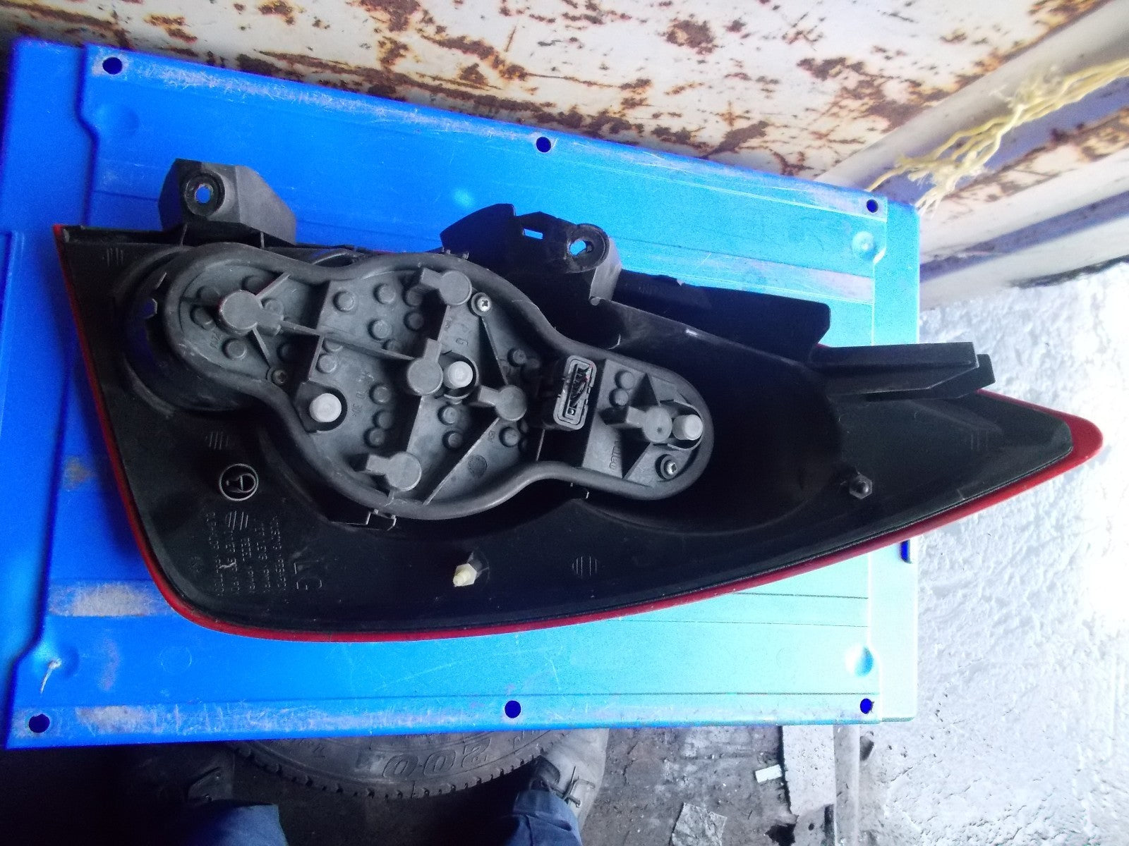 2001 HYUNDAI COUPE OSR DRIVERS SIDE REAR TAIL LIGHT
