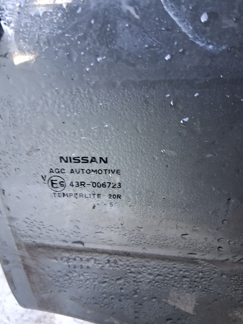 2016 NISSAN NOTE OSF DRIVER SIDE FRONT DOOR WINDOW GLASS 43R-006723