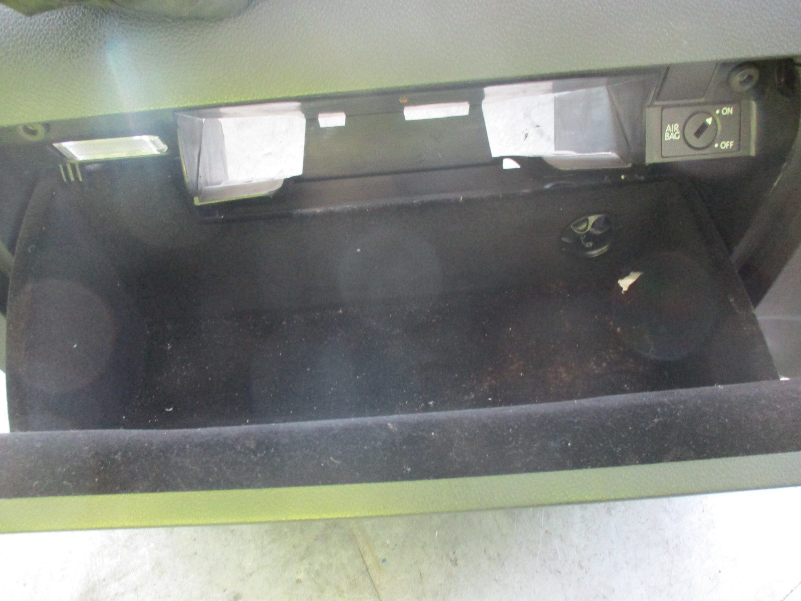 VOLKSWAGEN GOLF 5K MK6 GLOVE BOX STORAGE COMPARTMENT 1K2857114
