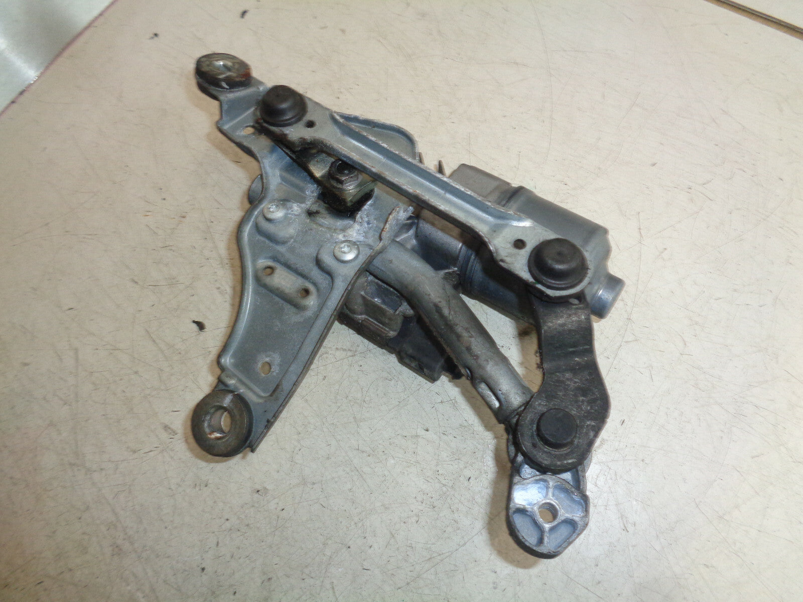 FORD GALAXY 2014 FRONT WINDSCREEN OS DRIVER WIPER MOTOR MECHANISM 6M2117504DD