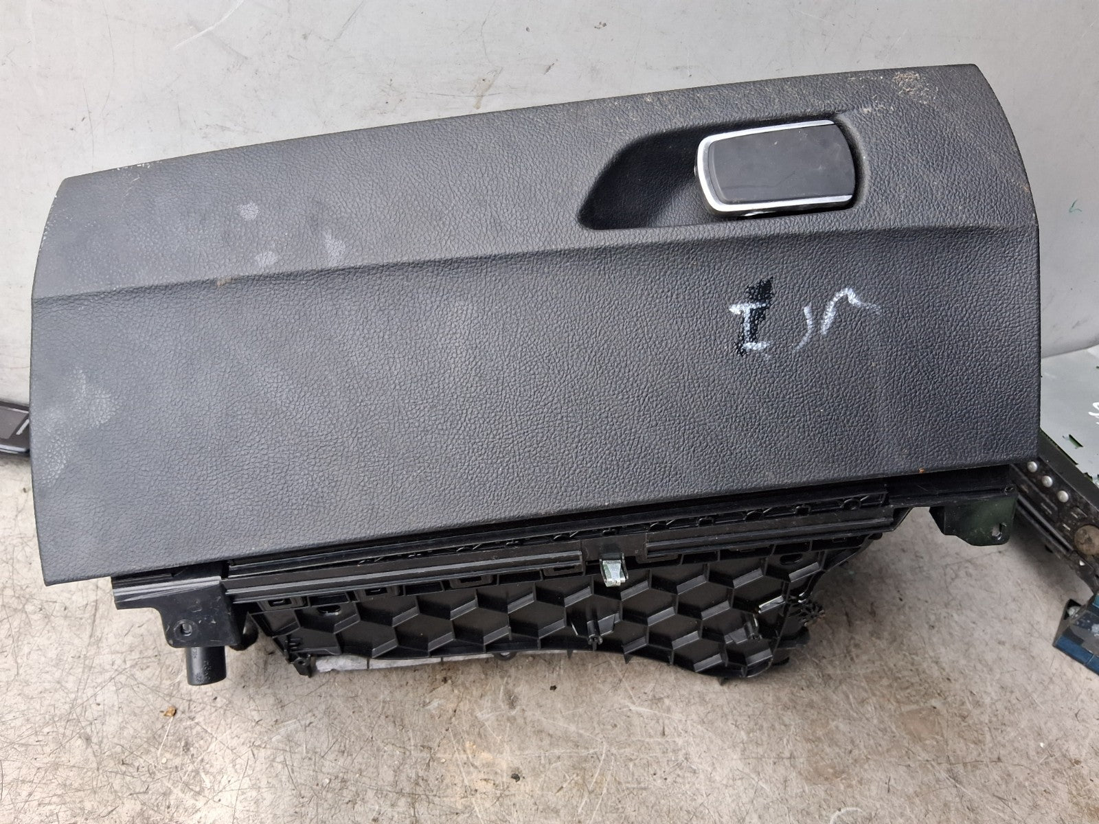 2016 BMW 1 SERIES F20 LCI DASHBOARD GLOVE BOX STORAGE COMPARTMENT 922725006