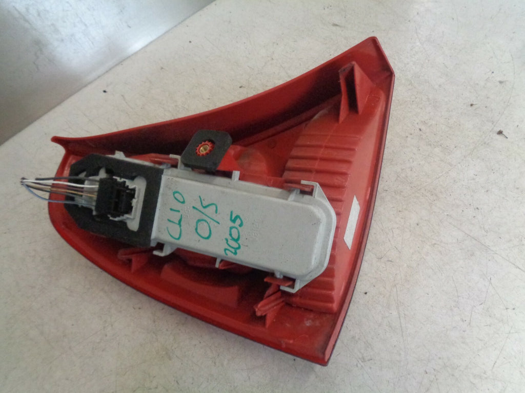 RENAULT CLIO 2005 FACELIFT OSR DRIVER SIDE REAR LIGHT TAIL LIGHT