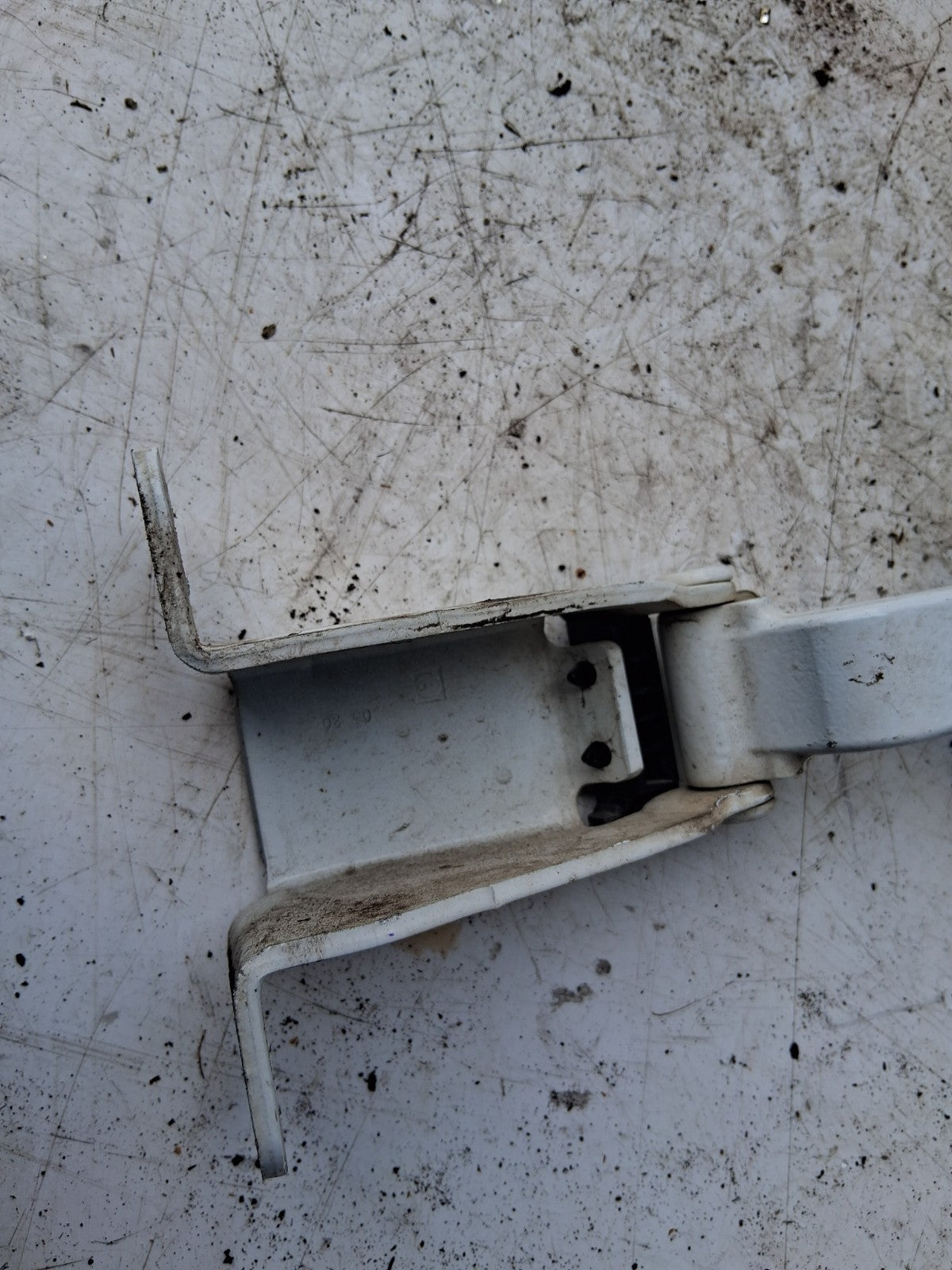2020 RENAULT KANGOO MK2 OSR DRIVER SIDE REAR DOOR HINGE KL1312A1119