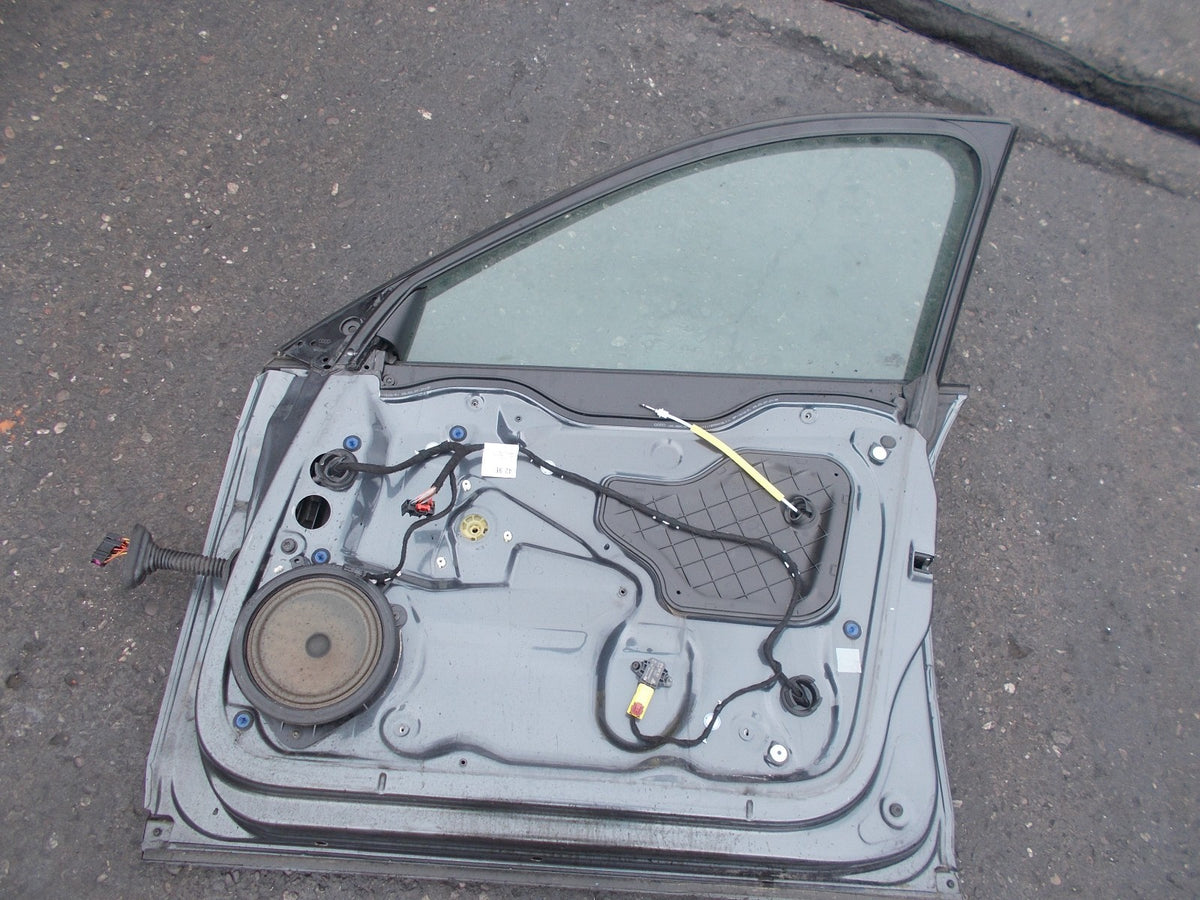 AUDI A3 8P FRONT OS/ DRIVER SIDE DOOR WITH DOOR CARD 8P4837630