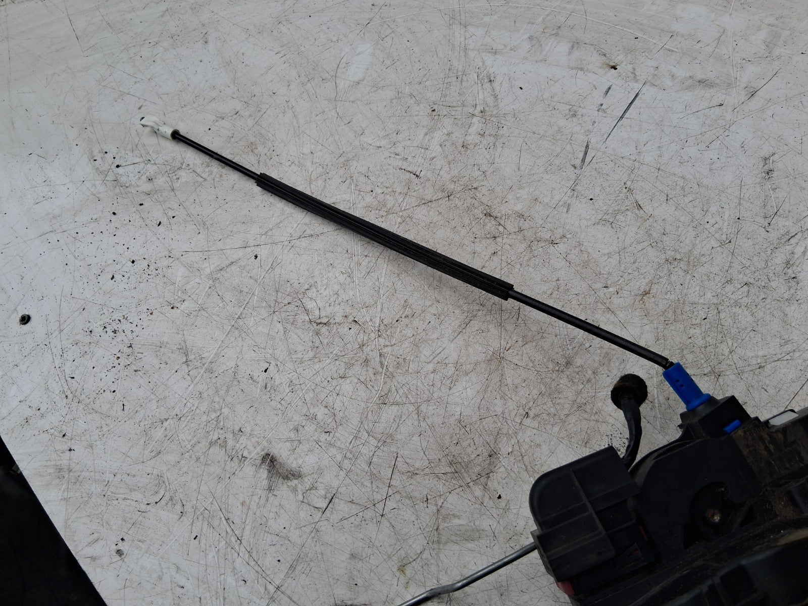 2013 VAUXHALL ASTRA J OSF DRIVER SIDE FRONT RIGHT DOOR LOCK MECHANISM 3023880