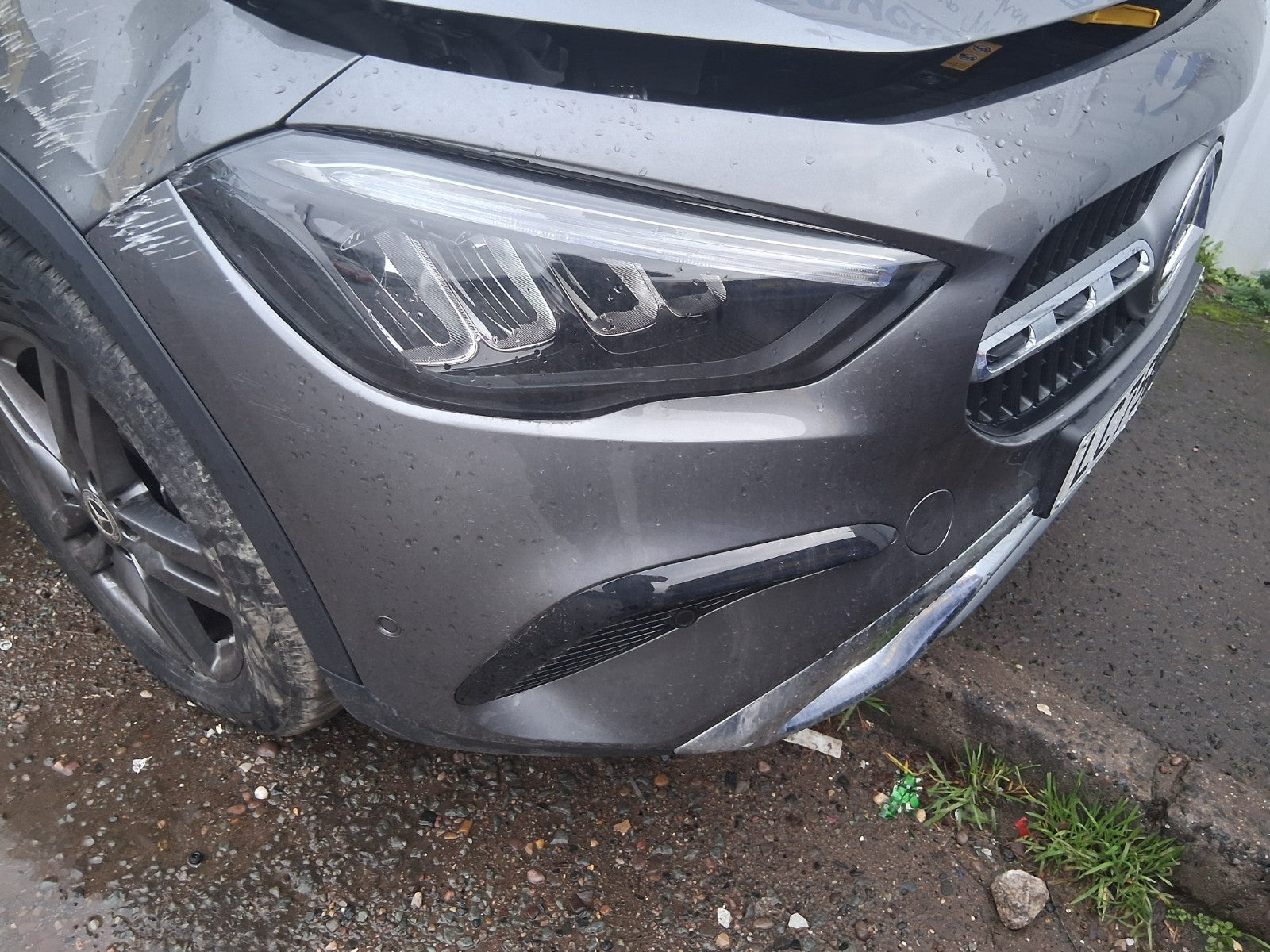 2025 MERCEDES BENZ GLA 180 H247 FACELIFT FRONT BUMPER WITH BADGE GRILLE GREY 787