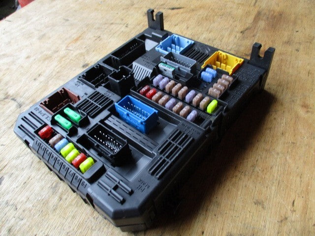 CITROEN C4 CACTUS 2018 FUSE RELAY BOX 9819851280