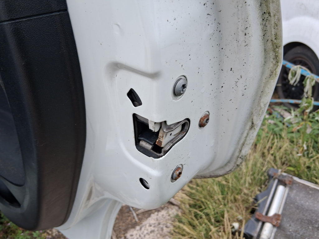 2014 FIAT PUNTO FACELIFT 5 DOOR MK3 OSR COMPLETE DRIVER SIDE REAR DOOR WHITE