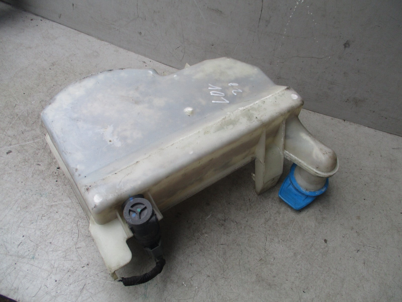 2020 LDV SAIC V80 WINDSCREEN WASHER WATER BOTTLE RESERVOIR TANK