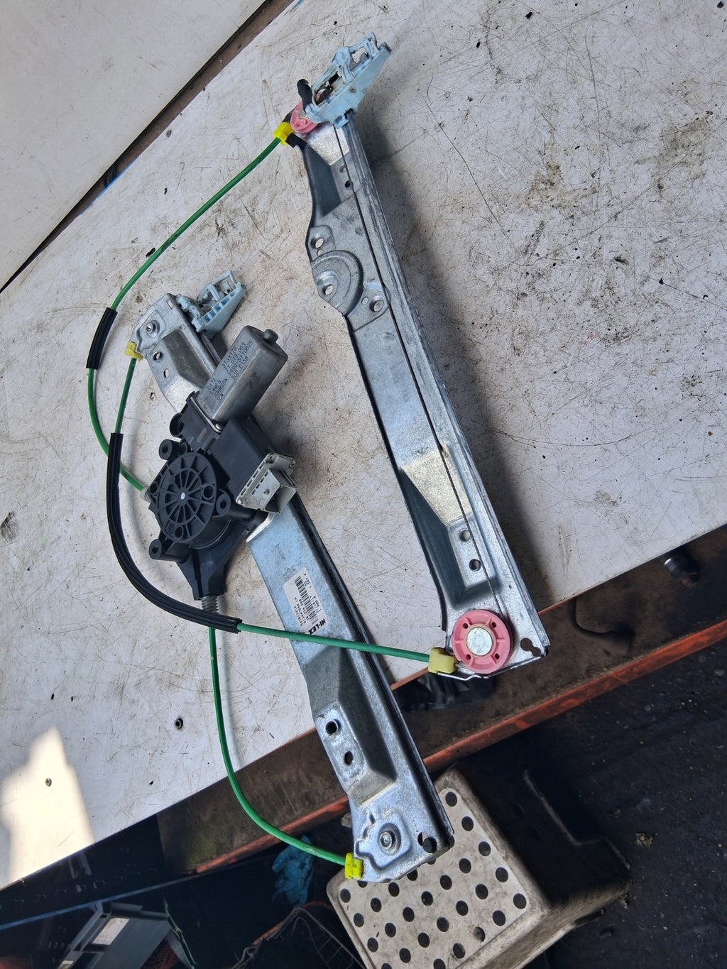 2013 VAUXHALL CORSA D OSF DRIVER SIDE FRONT WINDOW MOTOR REGULATOR 541613212