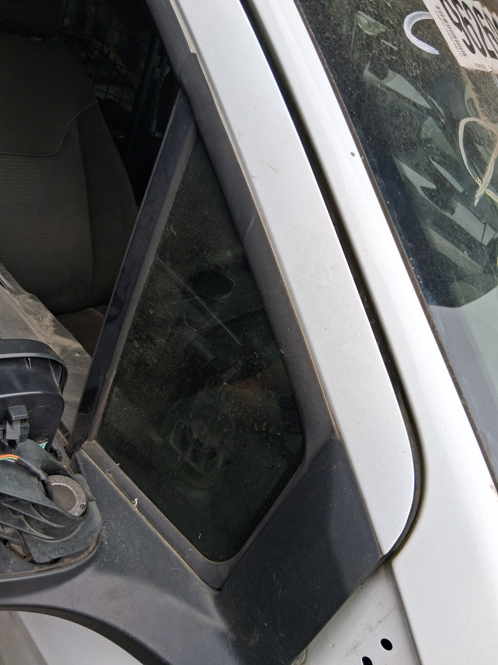 2015 FORD TRANSIT COURIER MK1 OSF DRIVER FRONT QUARTER WINDOW GLASS