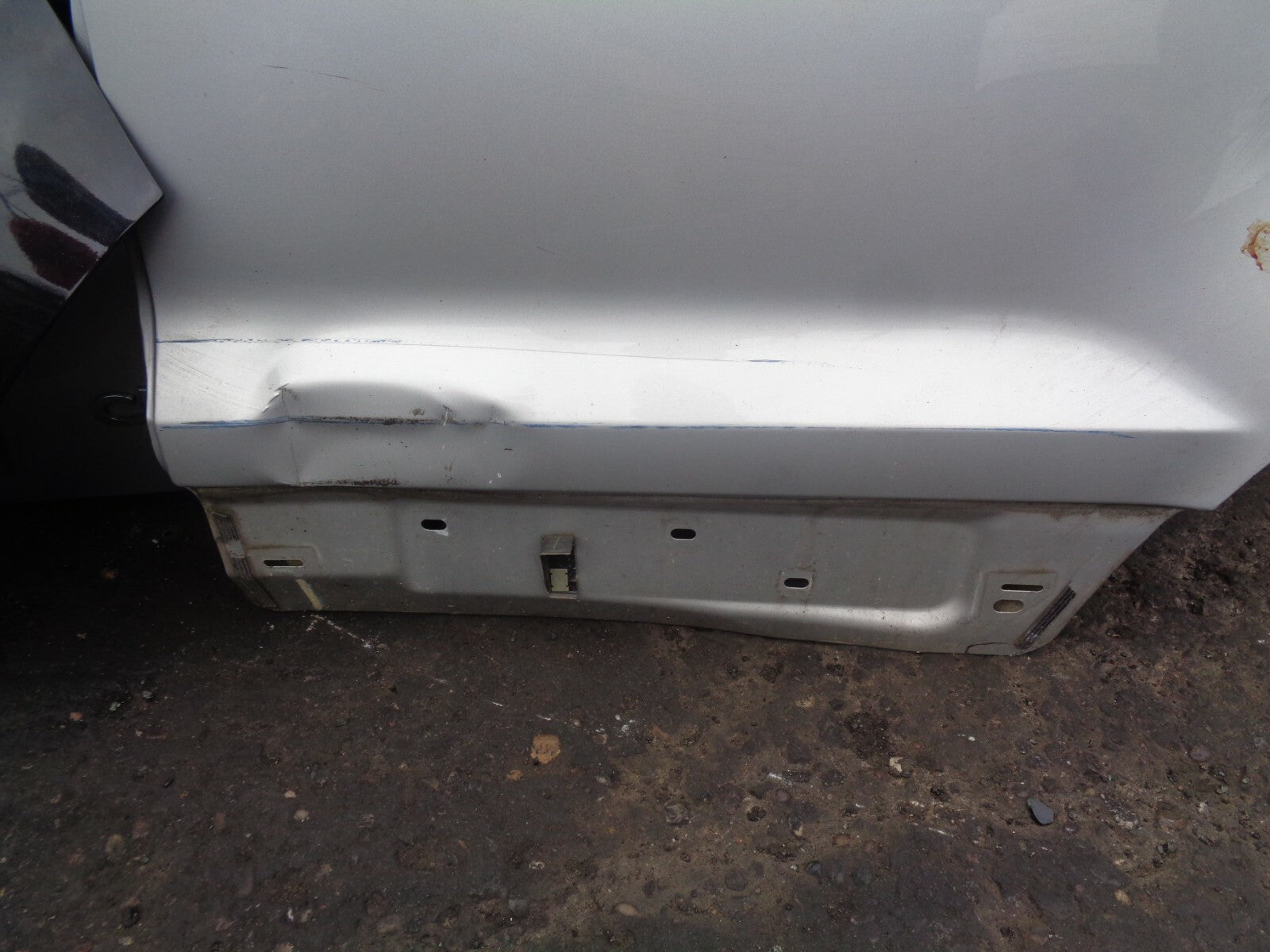 FORD ECOSPORT MK1 2018 NSR PASSENGER SIDE ELECTRIC REAR COMPLETE DOOR DAMAGED