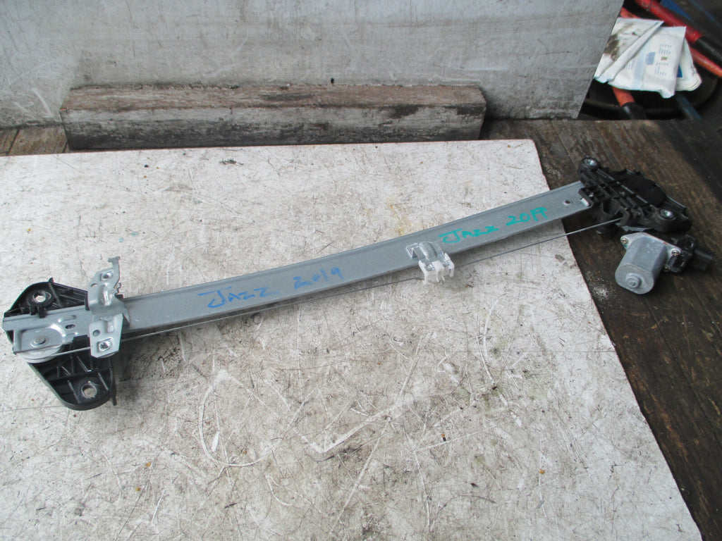 HONDA JAZZ MK4 2019 5 DOOR OSF DRIVER SIDE FRONT DOOR WINDOW REGULATOR MOTOR