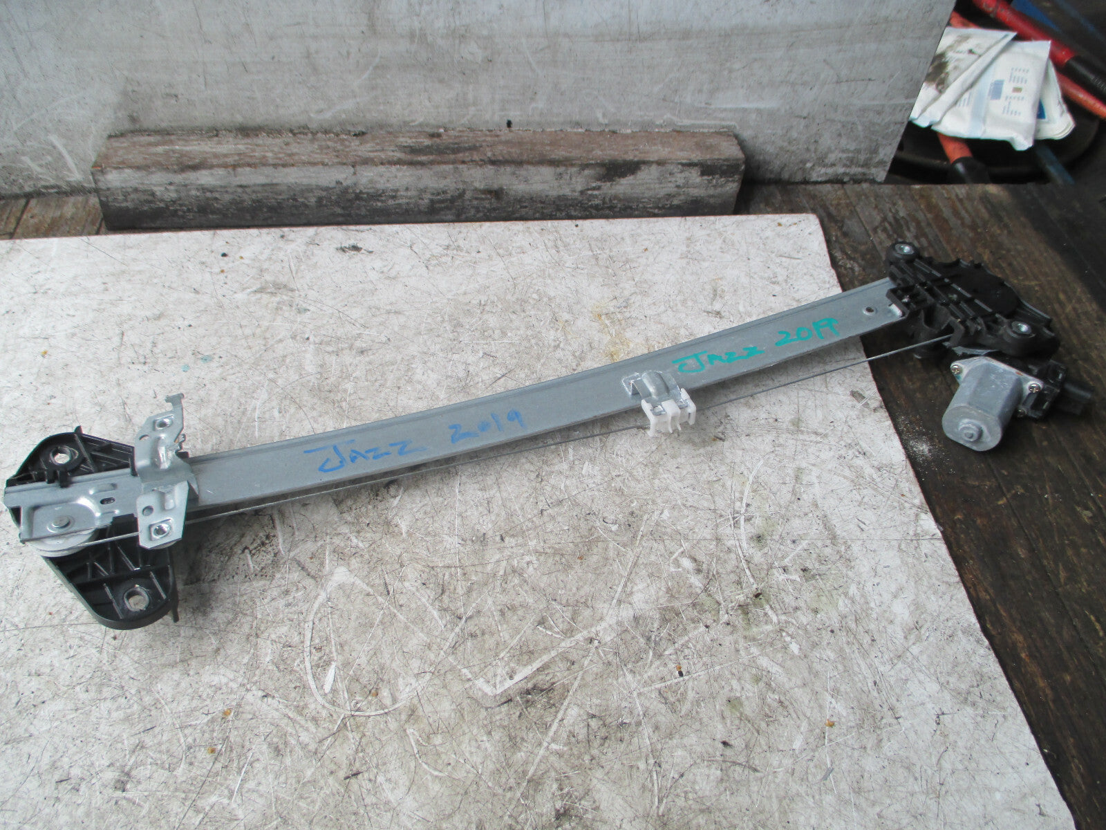 HONDA JAZZ MK4 2019 5 DOOR OSF DRIVER SIDE FRONT DOOR WINDOW REGULATOR MOTOR