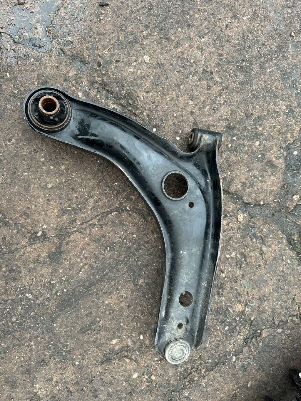 2016 TOYOTA YARIS MK3 1.3 NS PASSENGER SIDE FRONT LOWER ARM WISHBONE CONTROL ARM