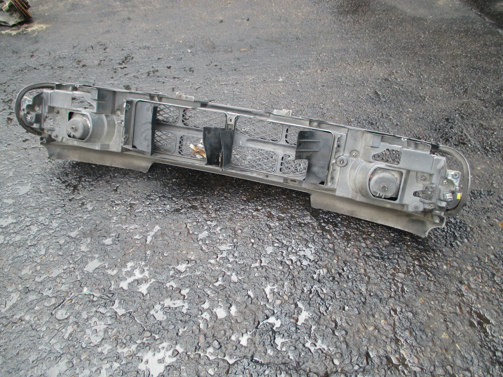 FORD EXPLORER V8 2000 4.0 PETROL FRONT COMPLETE UPPER BUMPER RADIATOR GRILL