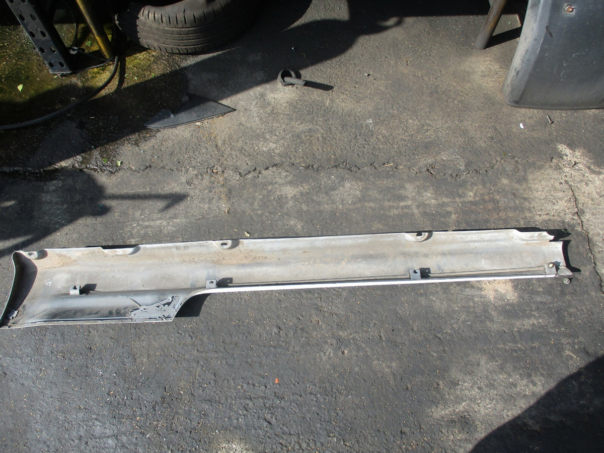 FORD FOCUS MK2 OS DRIVER SIDE SKIRT WHITE