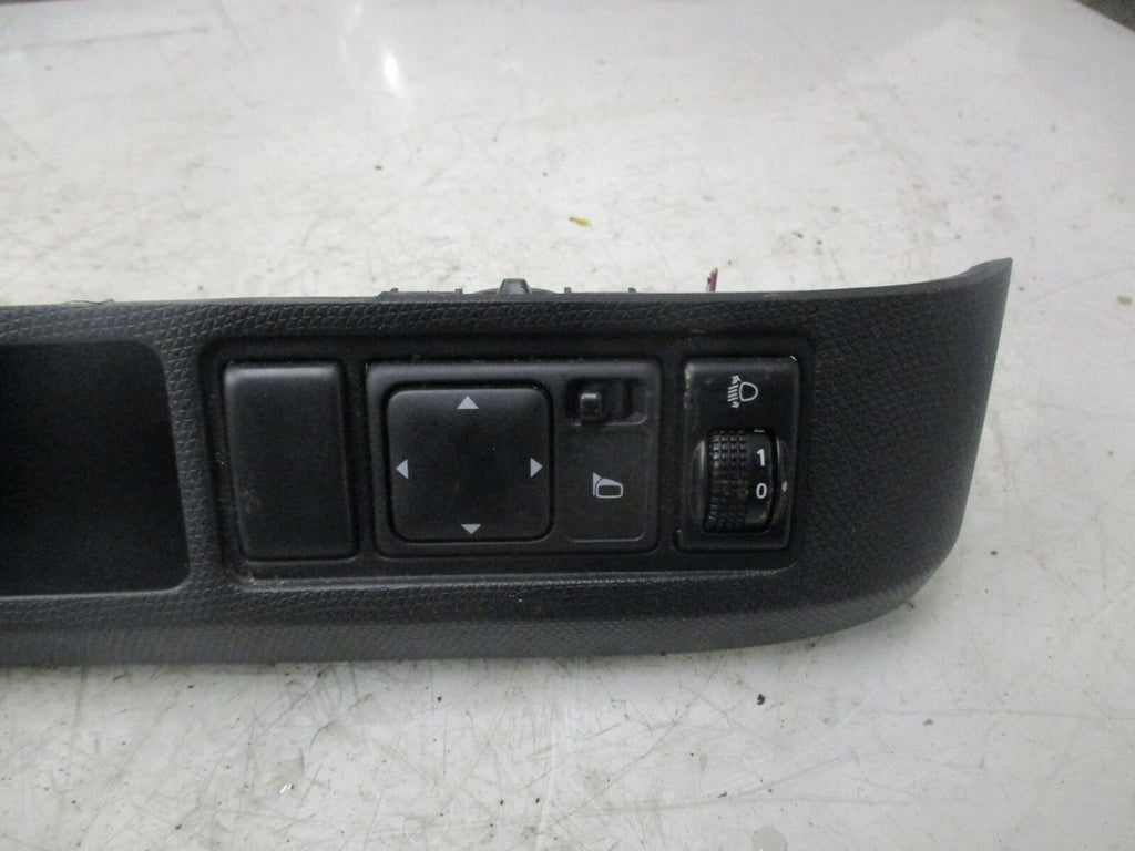 NISSAN MICRA K12 MK3 2005 HEADLIGHT LEVEL MIRROR ADJUST SWITCH TRIM 68485AX600