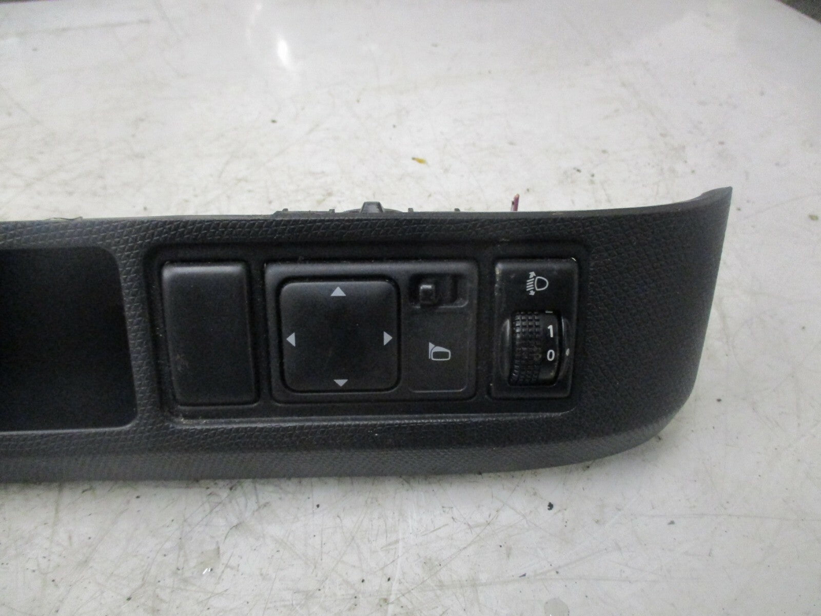 NISSAN MICRA K12 MK3 2005 HEADLIGHT LEVEL MIRROR ADJUST SWITCH TRIM 68485AX600