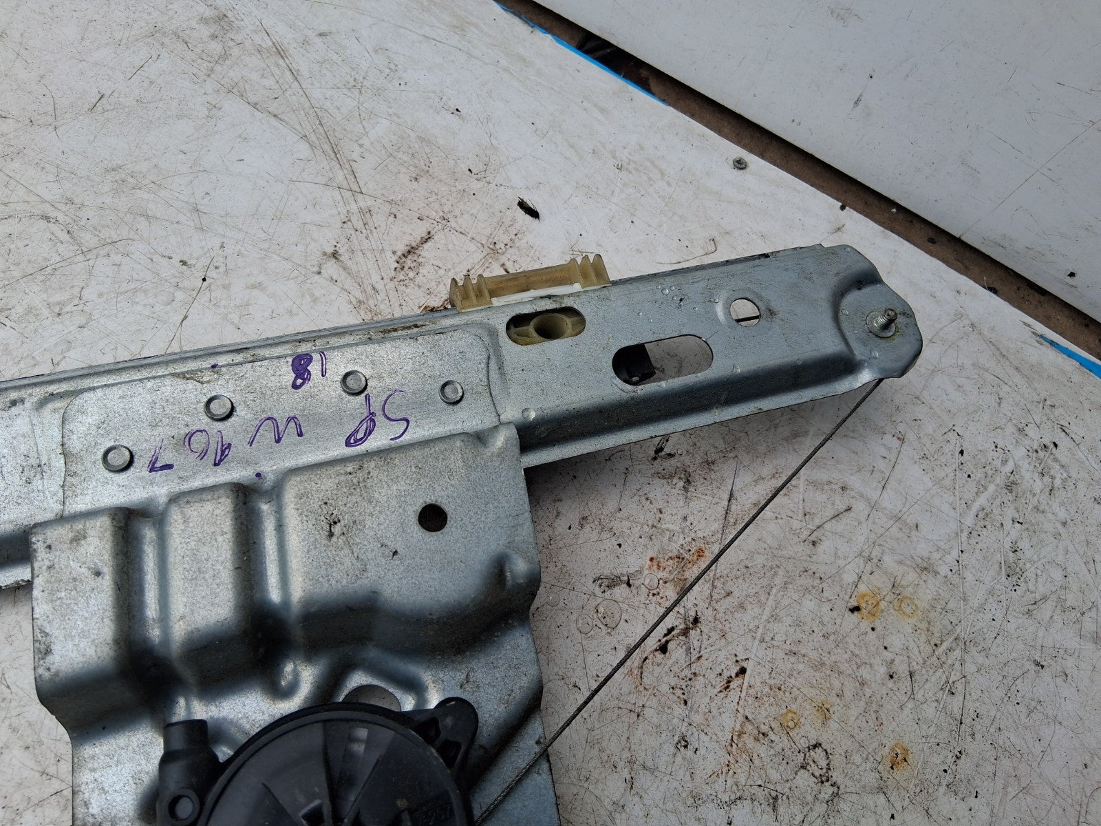 2019 MERCEDES SPRINTER W907 NS PASSENGER SIDE WINDOW MOTOR REGULATOR A9107201000