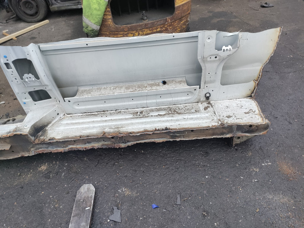 VAUXHALL VIVARO B MK2 TRAFIC 2015 OSR DRIVER SIDE REAR SILL QUARTER PANEL WHITE