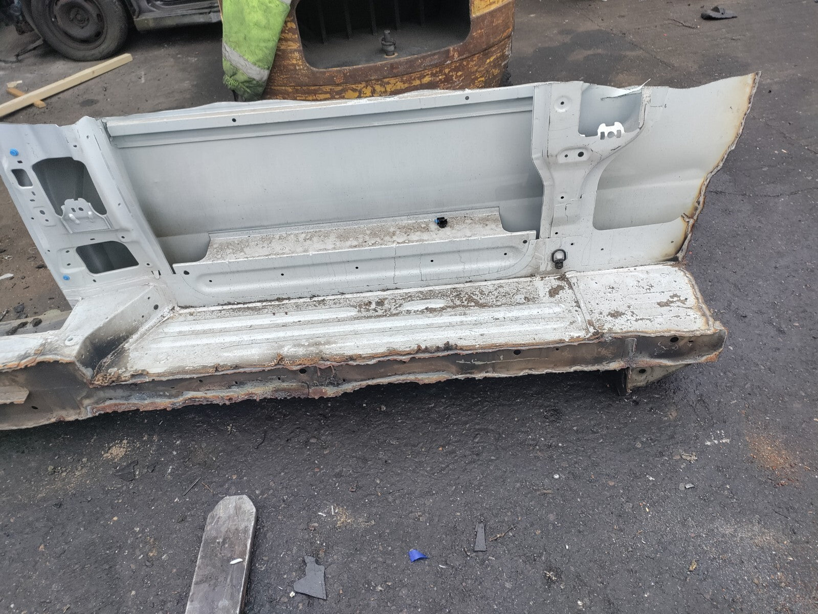 VAUXHALL VIVARO B MK2 TRAFIC 2015 OSR DRIVER SIDE REAR SILL QUARTER PANEL WHITE