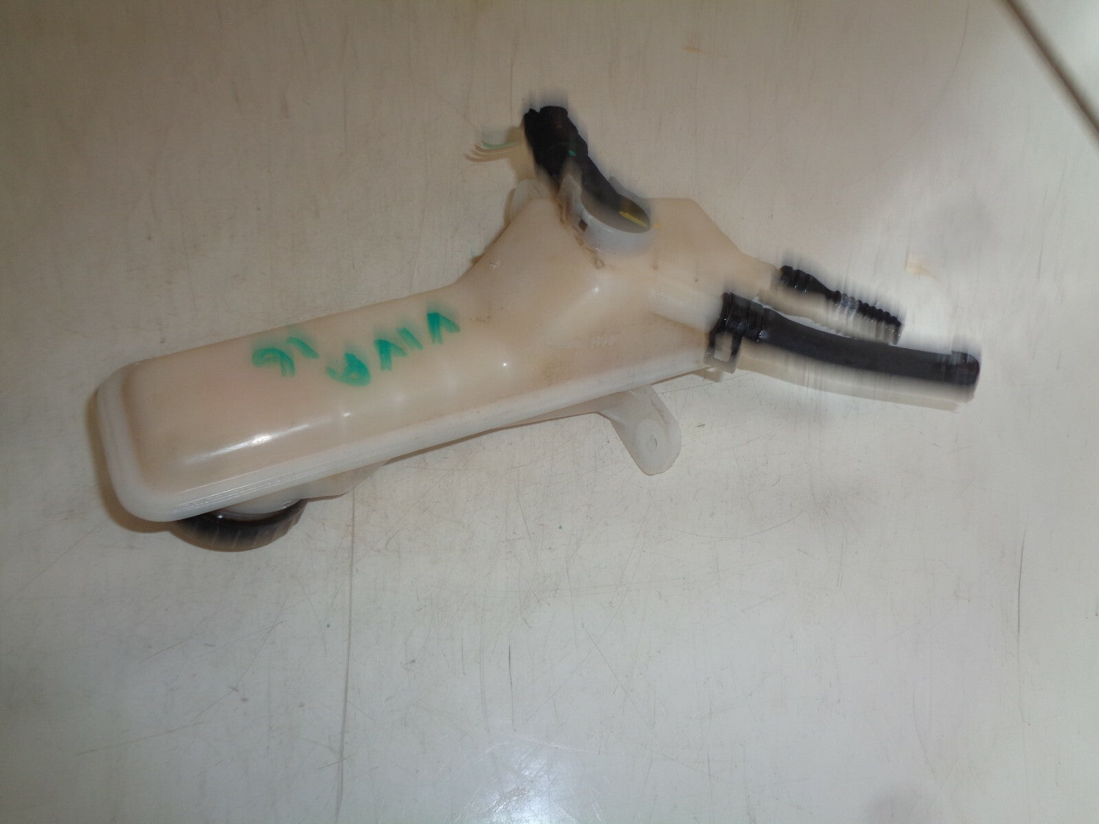 VAUXHALL VIVA 2016 1.0 PETROL BRAKE FLUID MASTER CYLINDER RESERVOIR