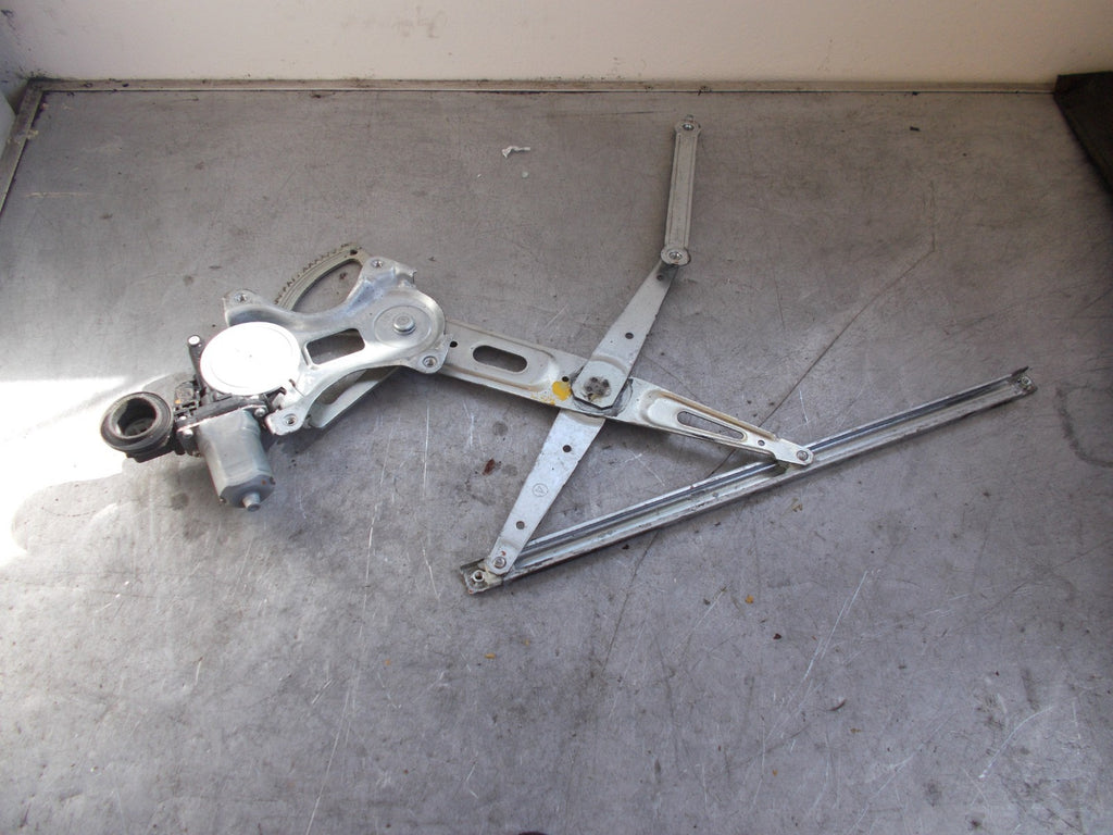 LEXUS IS XE20 (MK2) NSF PASSENGER SIDE FRONT WINDOW REGULATOR 85730-58010