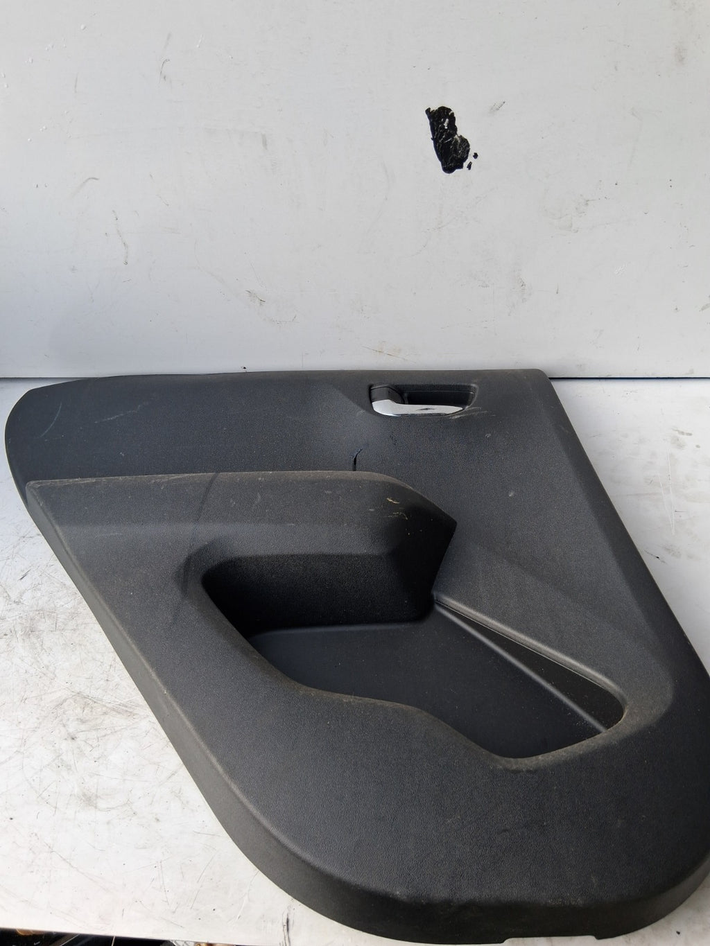 2019 TOYOTA AYGO MK2 NSF LEFT PASSENGER FRONT DOOR CARD TRIM AND HANDLE