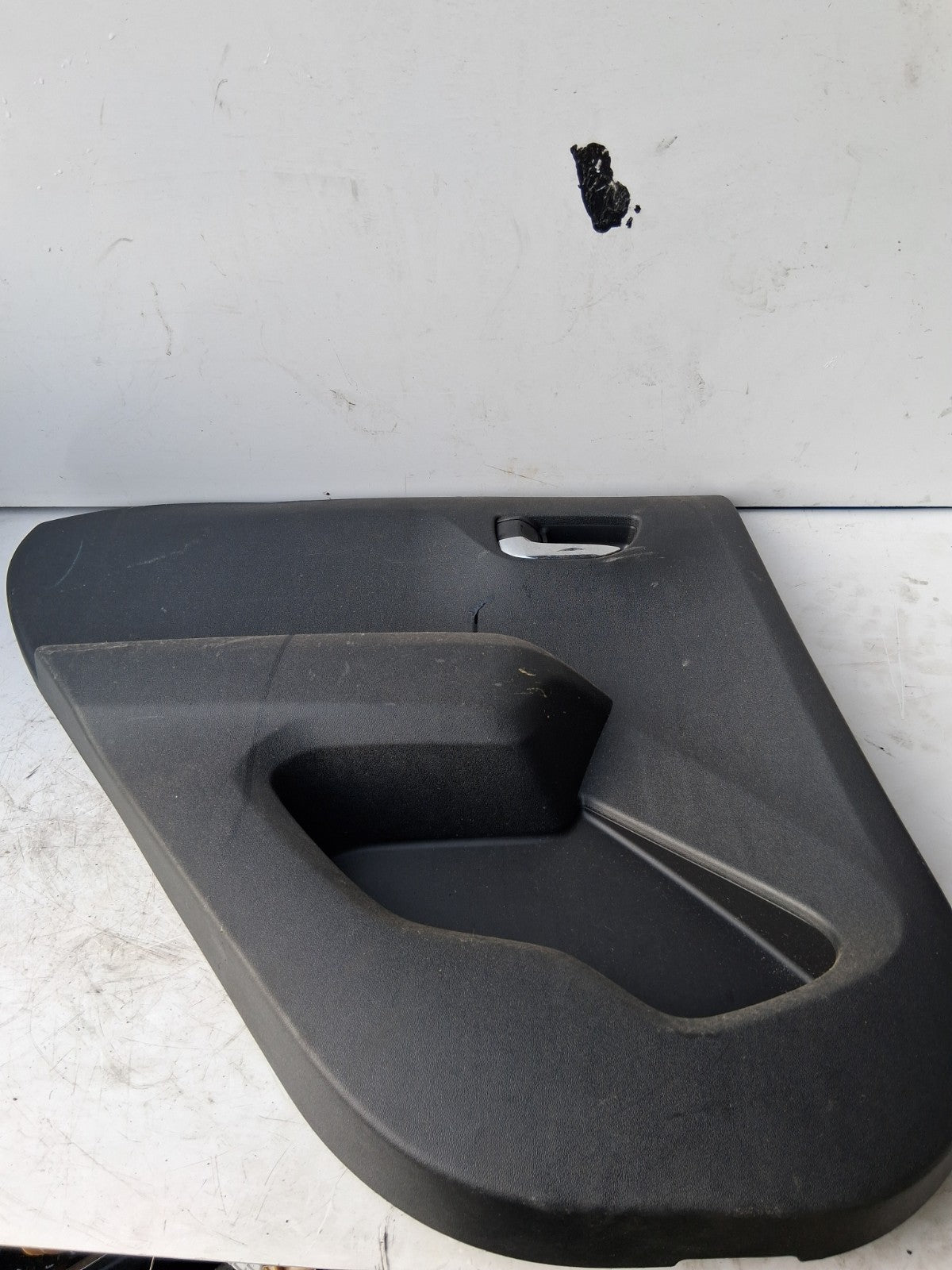 2019 TOYOTA AYGO MK2 NSF LEFT PASSENGER FRONT DOOR CARD TRIM AND HANDLE