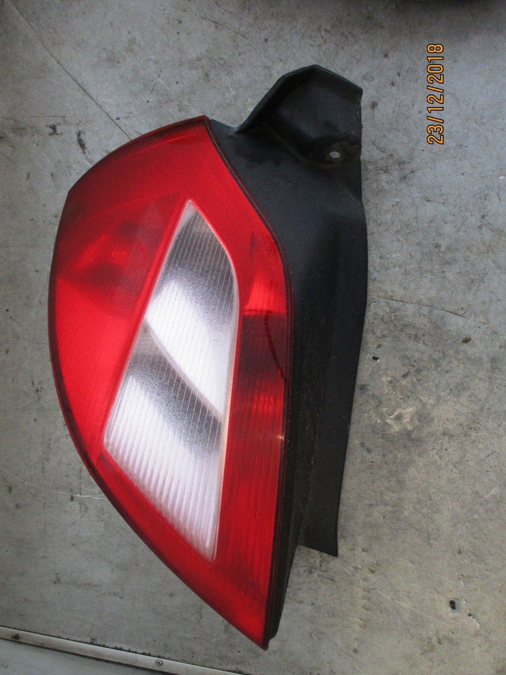 RENAULT MEGANE MK2 HATCHBACK NSR PASSENGER SIDE REAR LIGHT TAIL LIGHT 89398082
