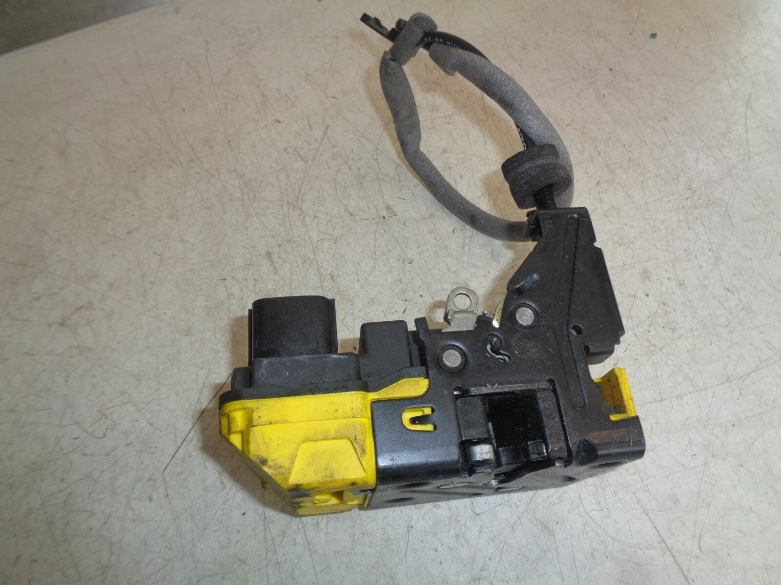 VOLVO XC90 D5 2014 FACELIFT NSF PASSENGER SIDE FRONT DOOR LOCK MECH MECHANISM