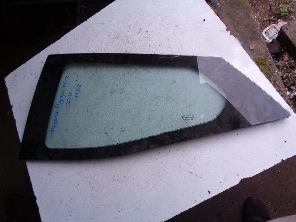 TOYOTA AYGO 2016 PASSENGER SIDE REAR OPENING WINDOW QUARTER GLASS