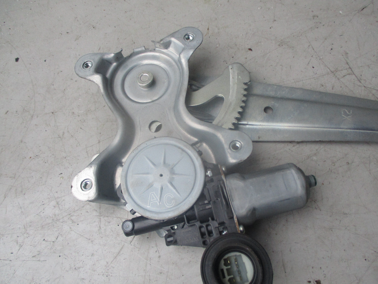 TOYOTA YARIS 2016 OSR DRIVER SIDE REAR WINDOW REGULATOR & MOTOR