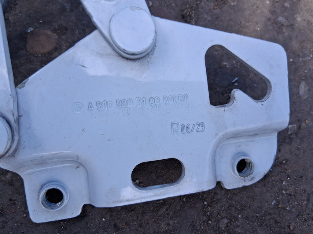 2020 MERCEDES BENZ SPRINTER W907 OSF DRIVER FRONT RIGHT BONNET HINGE A9108803100