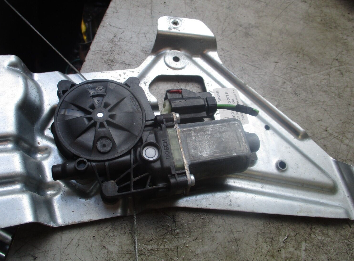 2021 MERCEDES SPRINTER NSF PASSENGER SIDE WINDOW MOTOR & REGULATOR A9107201000