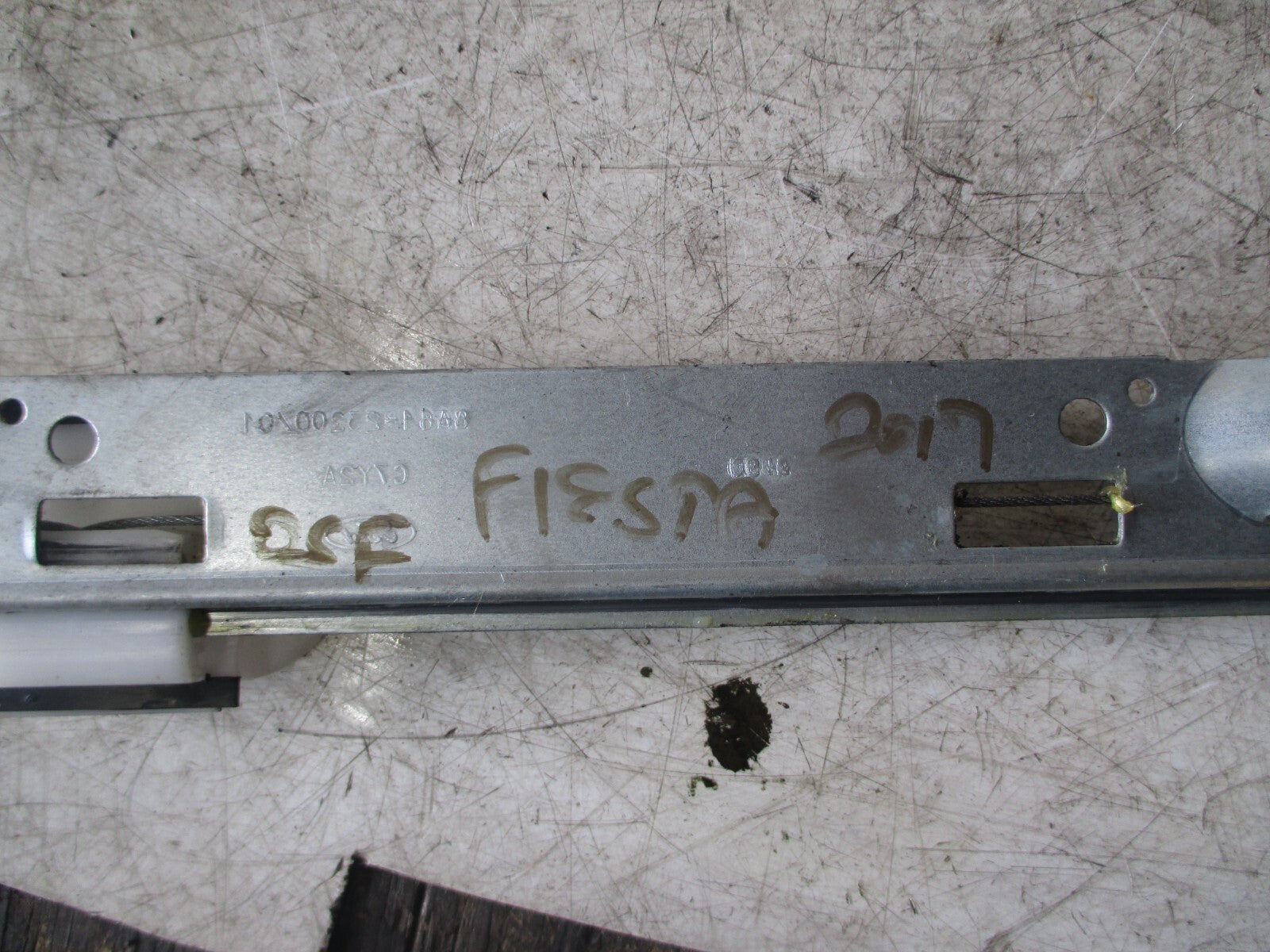 FORD FIESTA MK7 5 DOOR OSF DRIVER SIDE FRONT MOTOR REGULATOR 8A6114553B