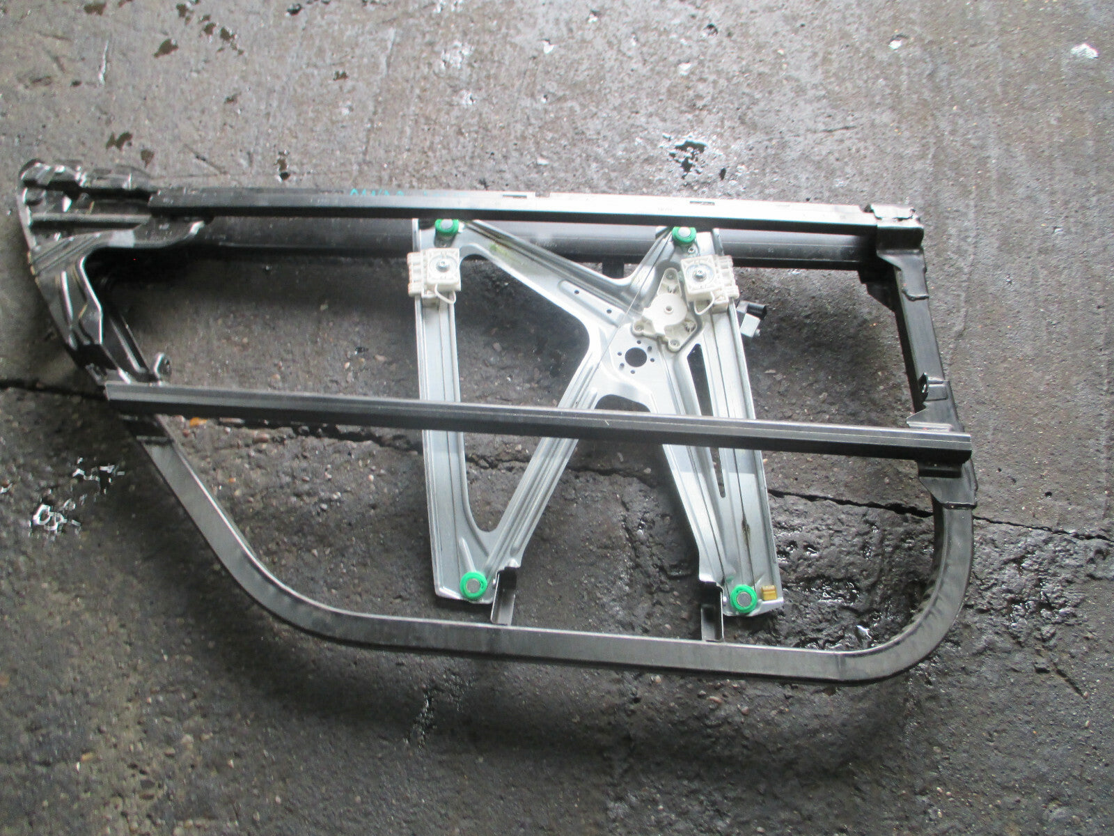 SMART FORFOUR  2010 OSF DRIVER SIDE DOOR FRAME & REGULATOR MOTOR A4517210201