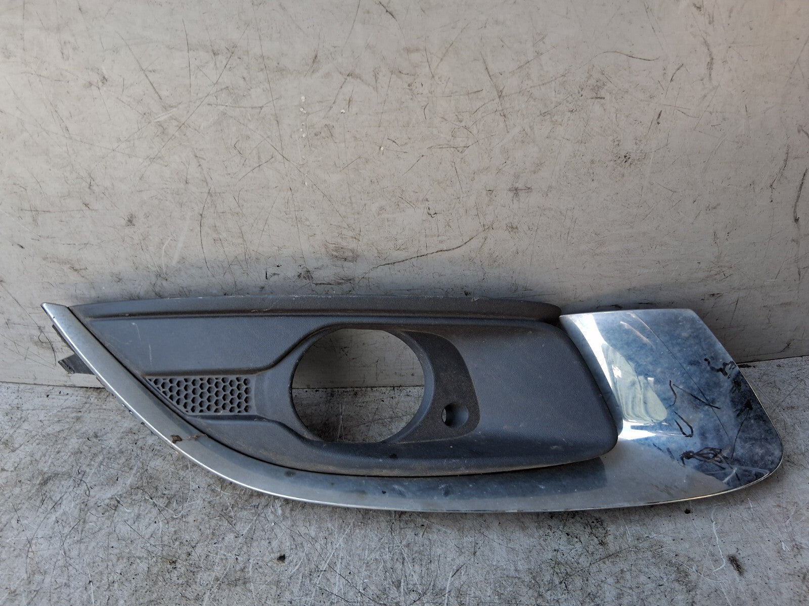 VAUXHALL CORSA D 2011 OSF DRIVER SIDE FRONT RIGHT FOG LIGHT TRIM 475498858
